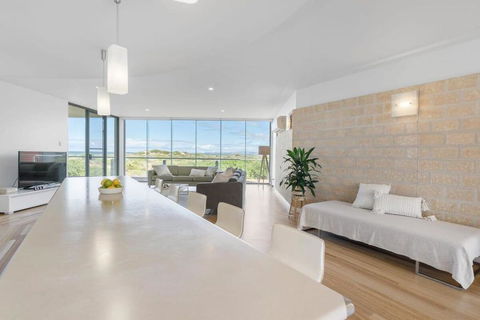 Samphire Middleton-Beach - BYO Linen - Wi-Fi-Luxury-Family - Tourism Brisbane 3