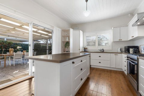 Sampson Cottage - Historic Charm - Brisbane Tourism 2
