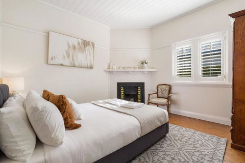 Sampson Cottage - Historic Charm - Brisbane Tourism 1