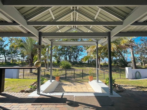 Sand N Sea - Burrum Heads- Beachfront- 4BR- Aircon -Pets Welcome - Tourism Brisbane 1