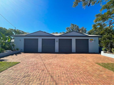 Sand N Sea - Burrum Heads- Beachfront- 4BR- Aircon -Pets Welcome - Tourism Brisbane 3