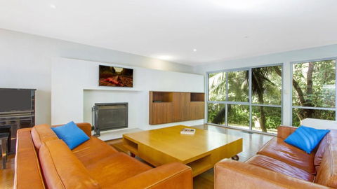 Sand & Sea - Pearl Beach With Pool - Tourism Brisbane 2