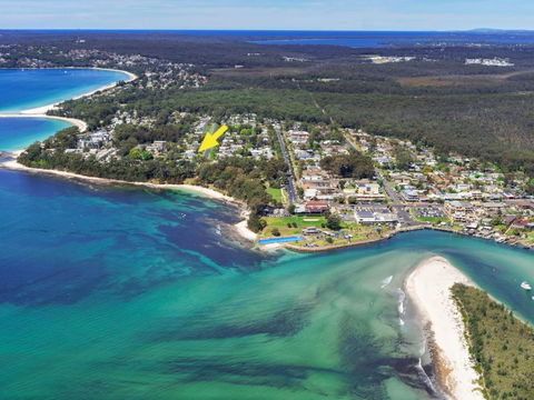 Sandalwood At Huskisson - Brisbane Tourism 1