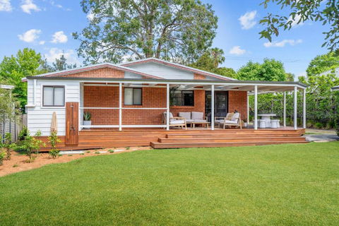 Sandalwood At Huskisson - Brisbane Tourism 2
