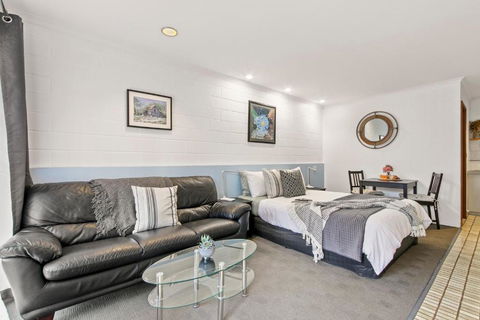 Sandbar Motel - Brisbane Tourism 0