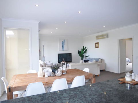 Sandpiper 3 - Close To Town And Beach - Tourism Brisbane 0