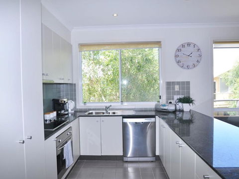 Sandpiper 3 - Close To Town And Beach - Tourism Brisbane 3