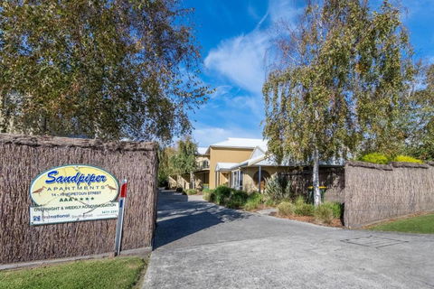 Sandpiper 5 - Close To Town And Beach - Tourism Brisbane 1