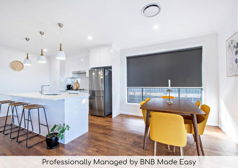 Sandstone - Family Entertainer, Refined Living - Tourism Brisbane 0