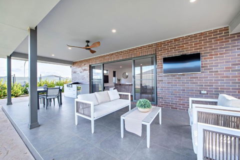 Sandstone - Family Entertainer, Refined Living - Tourism Brisbane 2