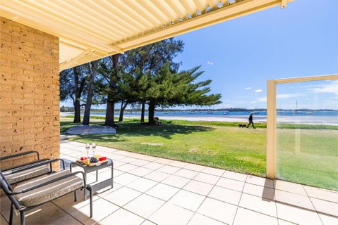 Sandy Beach House Corlette Unit 1 Waterfront WI-FI Aircon - Tourism Brisbane 2