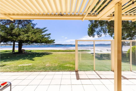 Sandy Beach House Corlette Unit 1 Waterfront WI-FI Aircon - Tourism Brisbane 1