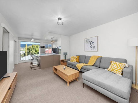 Sandy Bay Apartment With Hobart River View, Near UTAS - Stroll To Cafes And Shops - Tourism Brisbane 0