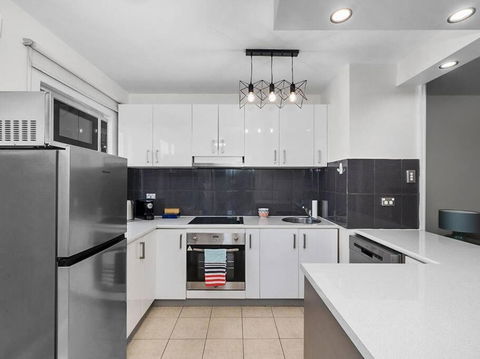Sandy Bay Apartment With Hobart River View, Near UTAS - Stroll To Cafes And Shops - Tourism Brisbane 3