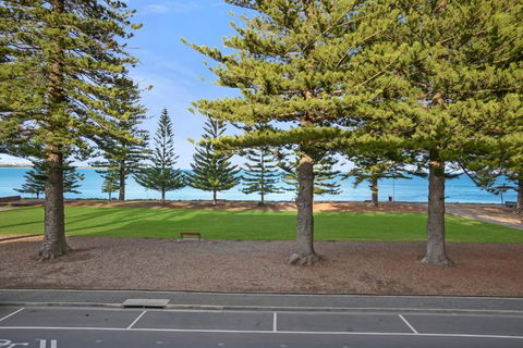 SEABREEZE At Victor Harbor - Tourism Brisbane 1