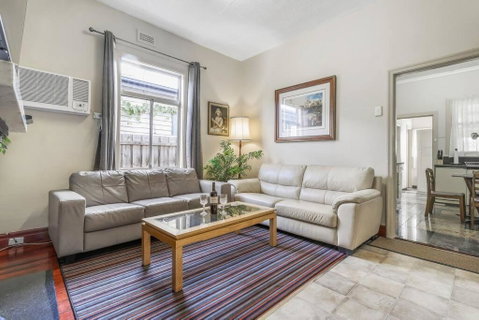 Spacious Urban Delight In Coburg - Tourism Brisbane 0