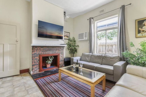 Spacious Urban Delight In Coburg - Tourism Brisbane 1