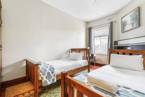 Spacious Urban Delight In Coburg - Tourism Brisbane 3