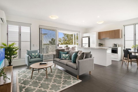 Spacious Apartment With Generous Entertaining - Tourism Brisbane 0