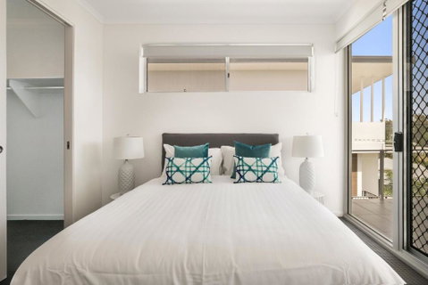 Spacious Apartment With Generous Entertaining - Tourism Brisbane 3