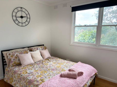 Spacious 4 Bed, 2 Lounge, 2 Bath, Acre Home With Tree Top Views - Yarra Valley Gateway! - Tourism Brisbane 3