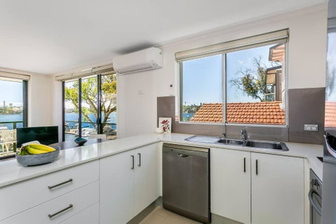 STG38 - Stunning Waterfront Apartment - Drummoyne - Tourism Brisbane 2
