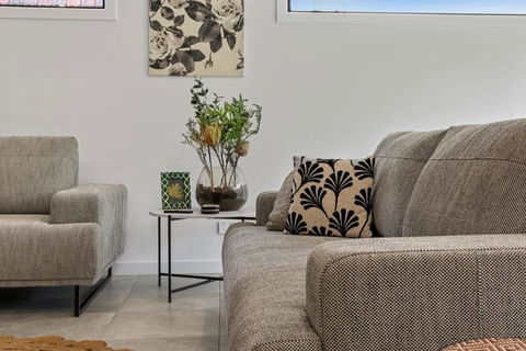 Storey Time I 2BR Townhouse For Melbourne Travel - Tourism Brisbane 0