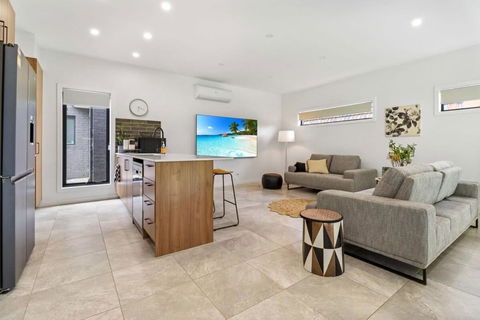 Storey Time I 2BR Townhouse For Melbourne Travel - Tourism Brisbane 1