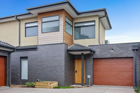 Storey Time I 2BR Townhouse For Melbourne Travel - Tourism Brisbane 2