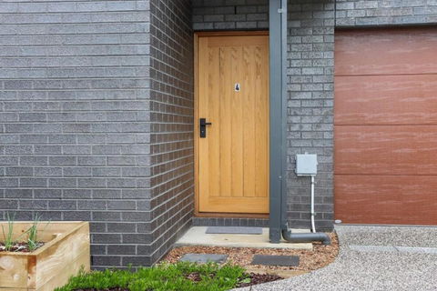 Storey Time I 2BR Townhouse For Melbourne Travel - Tourism Brisbane 3