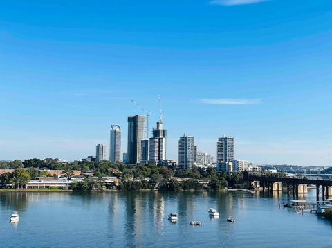 Stunning Waterfront 3 Bedroom Condo With Pool, BBQ - Tourism Brisbane 2