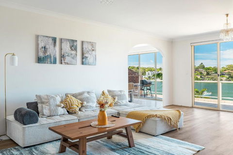 Stunning Waterfront Place With Swimpool, Harbour View And Free P - Tourism Brisbane 0