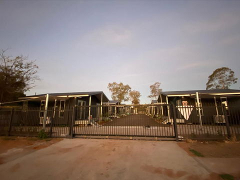 Sunshine Gardens Bourke Resort - Brisbane Tourism 0