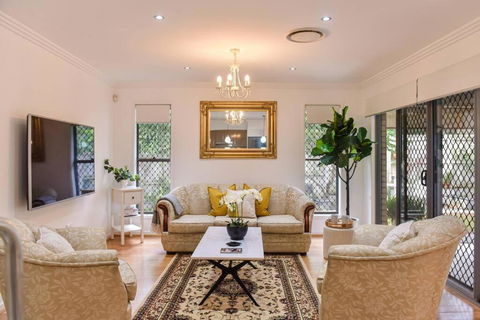 The Arcadia - Entire Luxurious English Cottage With Huge Privacy Near CBD - Tourism Brisbane 0