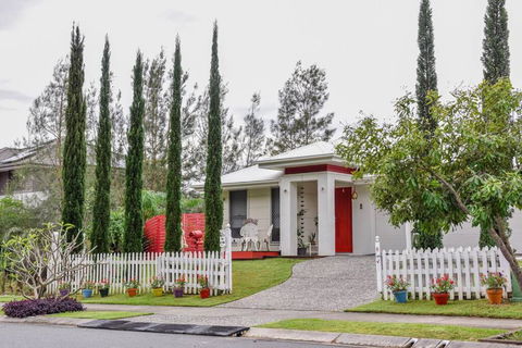 The Arcadia - Entire Luxurious English Cottage With Huge Privacy Near CBD - Tourism Brisbane 2