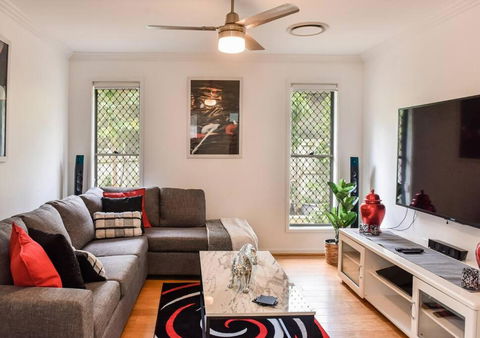 The Arcadia - Entire Luxurious English Cottage With Huge Privacy Near CBD - Tourism Brisbane 3