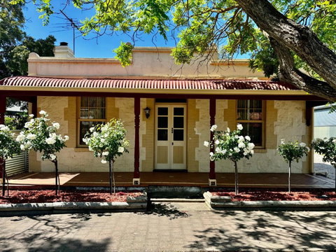 Telegraph Cottage - Tourism Brisbane 0