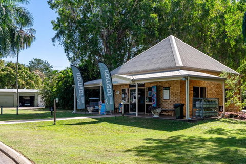 Tasman Holiday Parks - Rollingstone - Brisbane Tourism 1