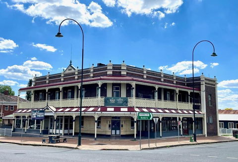 The Bolt Inn - Tourism Brisbane 0