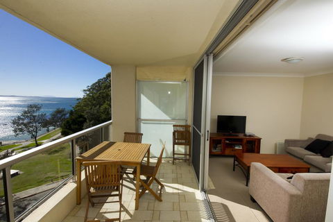 Beachpoint, Unit 402, 28 North Street - Brisbane Tourism 3