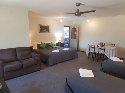 Beachport Motor Inn - Tourism Brisbane 0