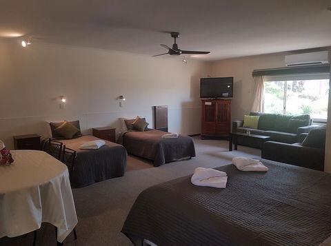 Beachport Motor Inn - Tourism Brisbane 1