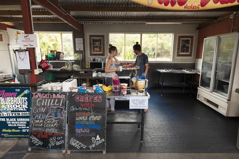 Beachside 1770 YHA - Tourism Brisbane 3