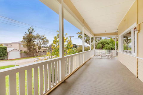 BEACHSIDE GETAWAY - DROMANA - Tourism Brisbane 3