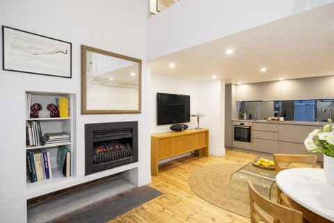 Beachside Luxury Loft Apartment - Brisbane Tourism 3