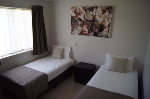 Beachside Motor Inn - Tourism Brisbane 3