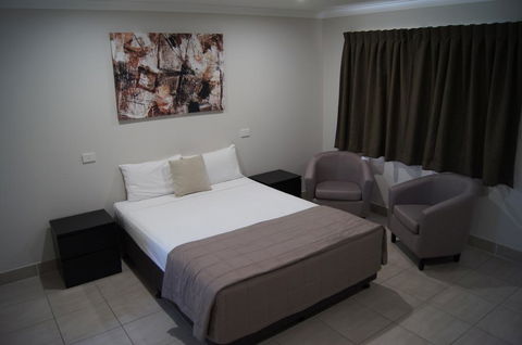 Beachside Motor Inn - Tourism Brisbane 0