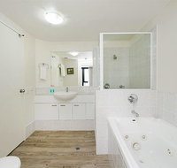 Beachside Neptune Resort Apt Upgraded - Brisbane Tourism