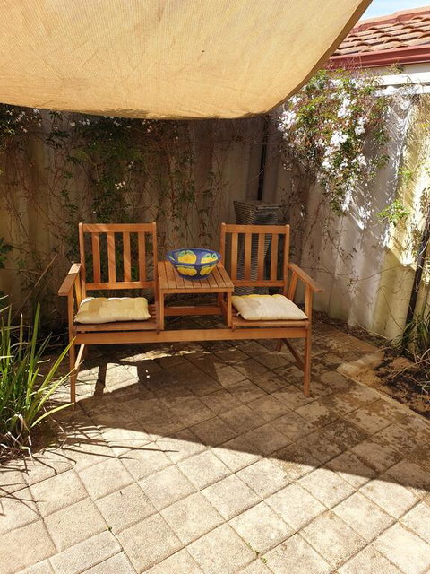 Beachside Retreat - Brisbane Tourism 3