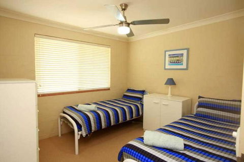 BEACHSIDE VILLA 2 - Tourism Brisbane 1
